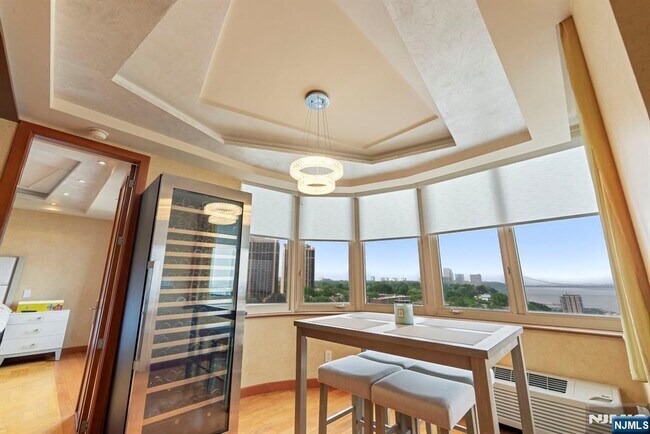 Building Photo - 100 Carlyle Dr