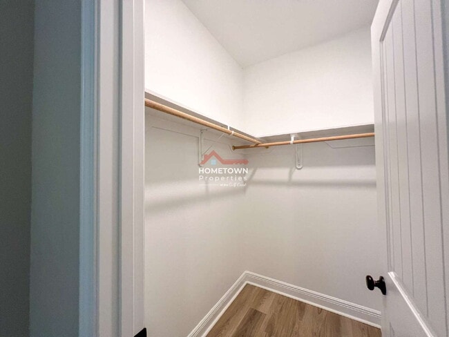 Building Photo - Beautiful 3 bedroom home centrally located...