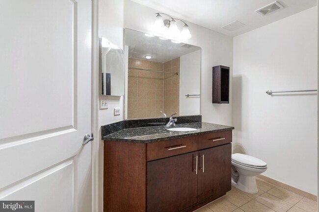 Building Photo - 157 Fleet St