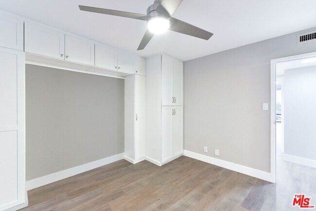 Building Photo - 4265 Marina City Dr