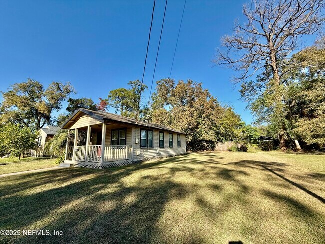 Building Photo - 625 Meteor St