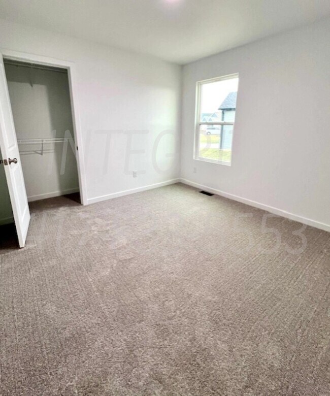 Building Photo - 478 E Lennox St