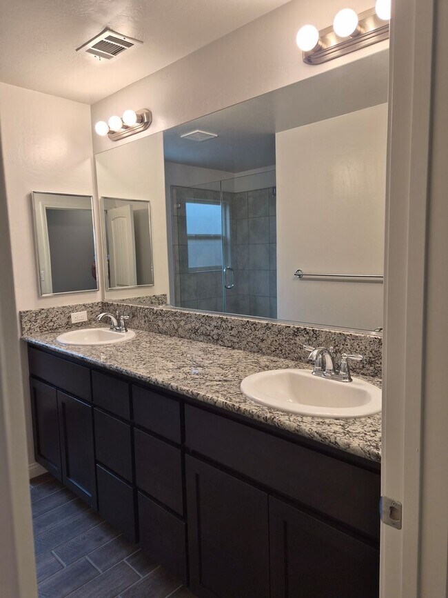 Building Photo - House for Rent