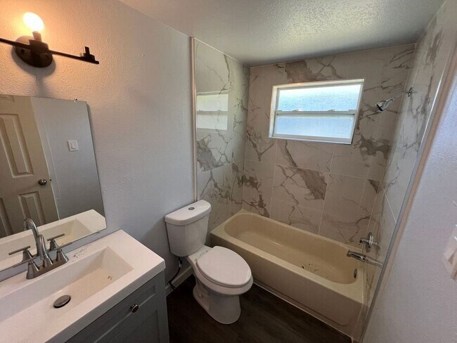 Building Photo - 9320 Grandfield Rd