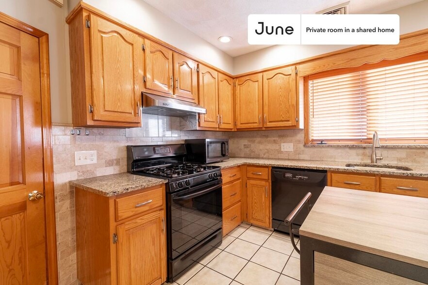 Building Photo - Room in Shared 5 bed/2 bath home