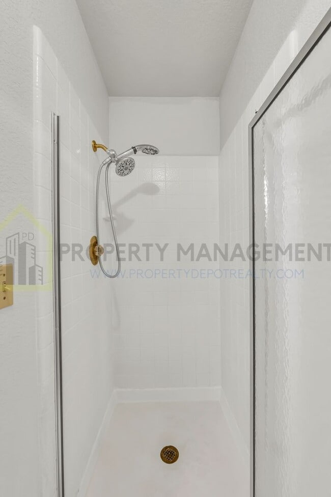 Building Photo - Spacious 4-Bedroom Home for Rent - $2800/m...