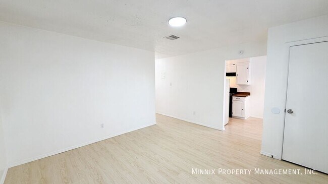 Building Photo - 5005 Avenue W