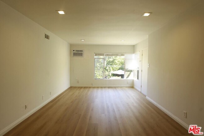 Building Photo - 1323 Ridgeley Dr