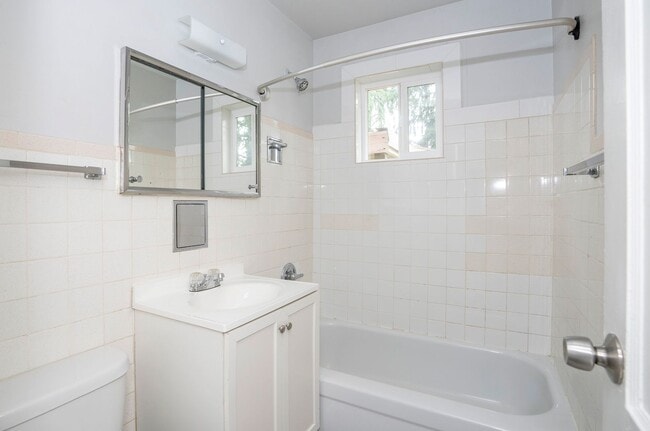 Building Photo - Comfortable 2-Bedroom Home on Large Fenced Corner Lot