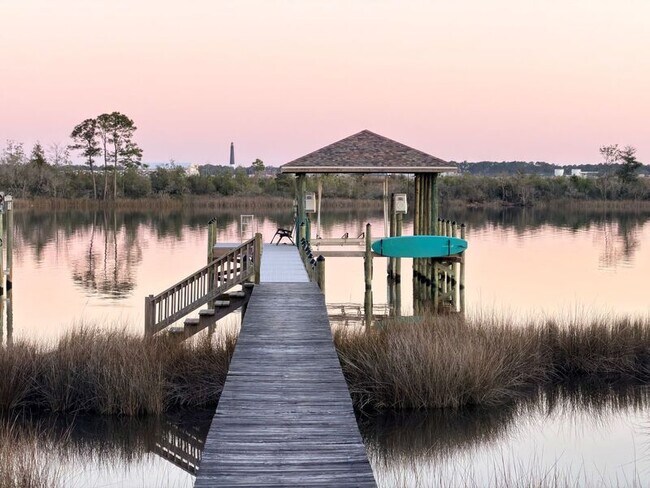 Building Photo - 2572 Gulf Breeze Ave