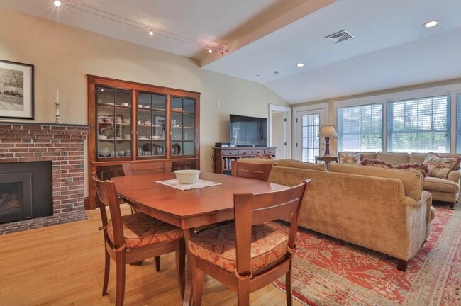 Building Photo - 26 N Main St