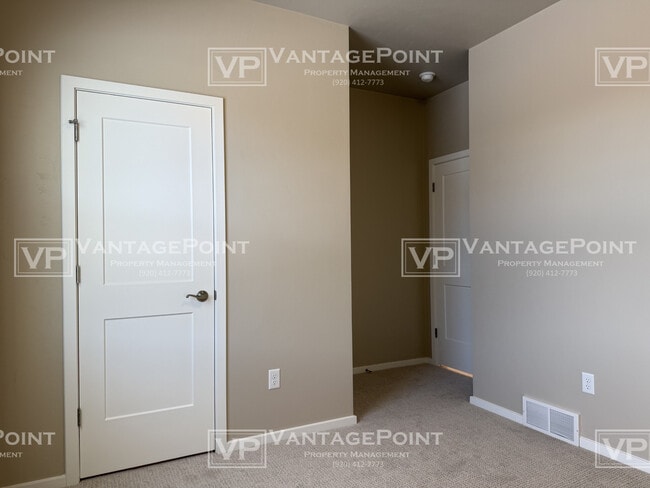 Building Photo - N9320 Gemstone Ct