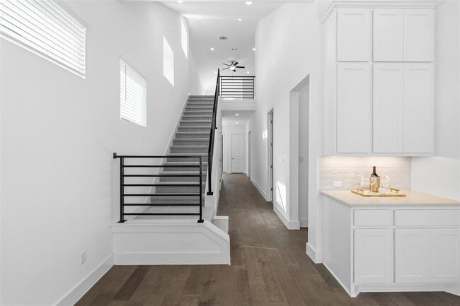 Building Photo - 1413 Kneehigh Ln