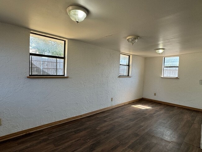 Building Photo - 7909 NW Terrace Hills Blvd