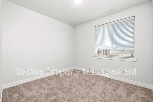 Building Photo - 359 W 785 N