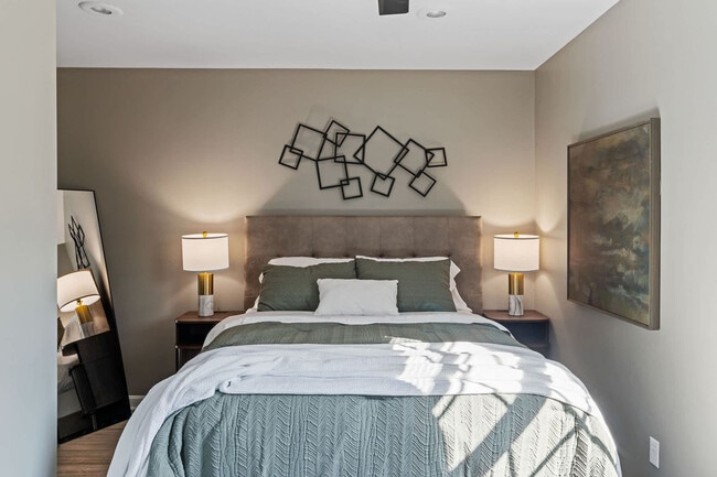 Building Photo - 301 S Front St