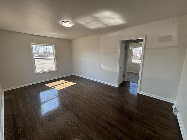 Building Photo - 354 Taney St