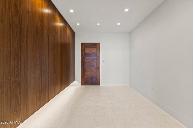 Building Photo - 6587 N Palmeraie Blvd