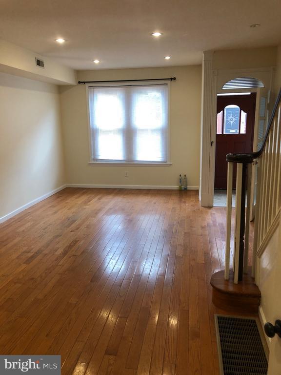 Building Photo - 2227 S Rosewood St