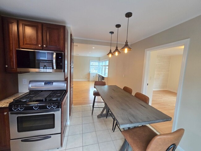 Building Photo - Beautifully updated, ranch style single fa...
