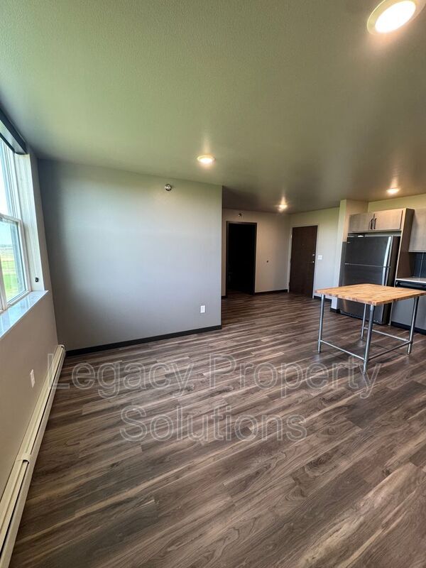 Building Photo - 220 E Greenfield Ln