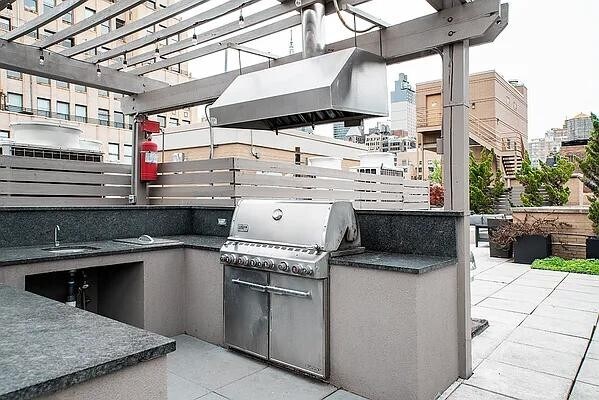 Building Photo - 260 W 26th St