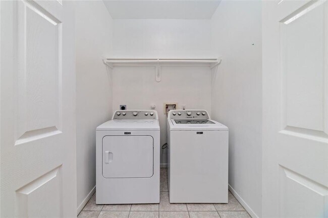 Building Photo - 22531 Heather Way Ct