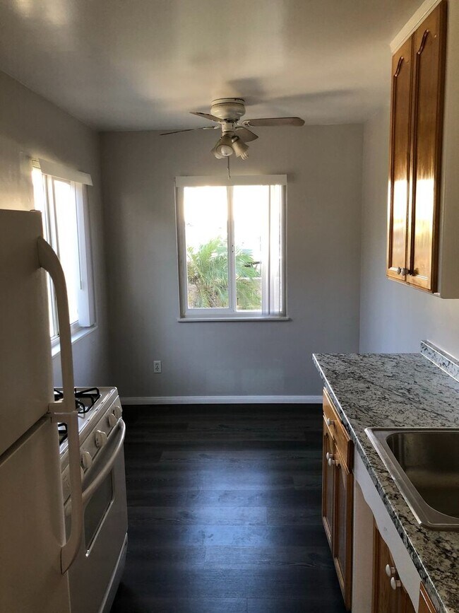 Building Photo - COMING SOON--3 bedroom 1 bath apartment walking distance to USD campus