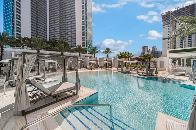 Building Photo - 851 NE 1st Ave