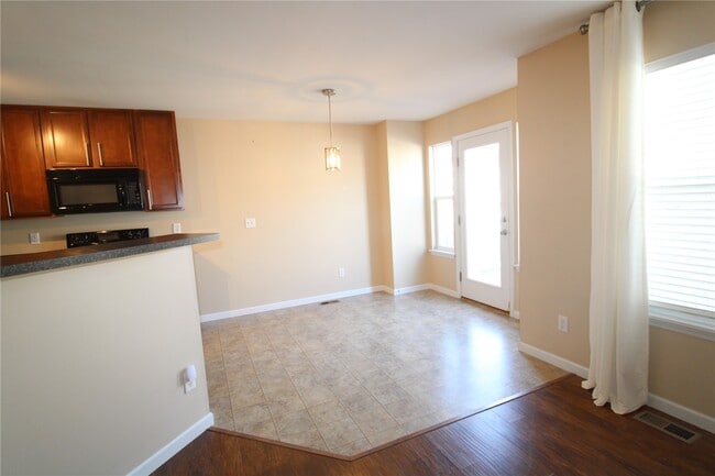 Building Photo - 643 Country Heights Dr