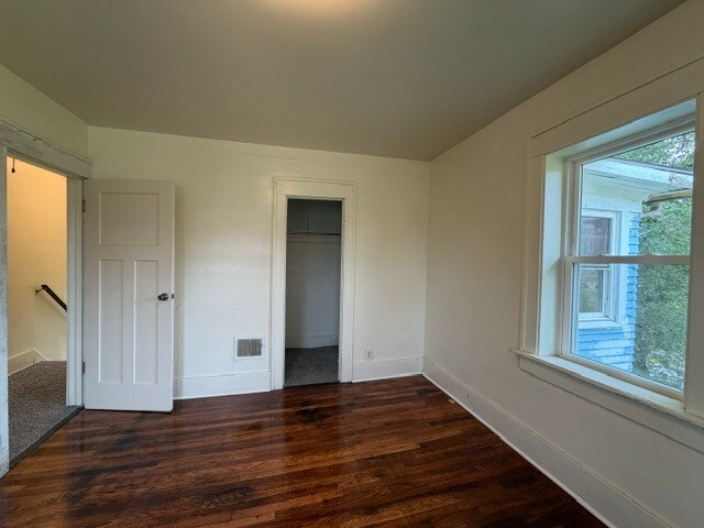 Building Photo - 626 E Dayton St