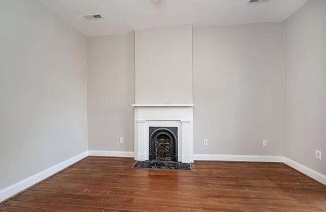 Building Photo - 513 S Laurel St