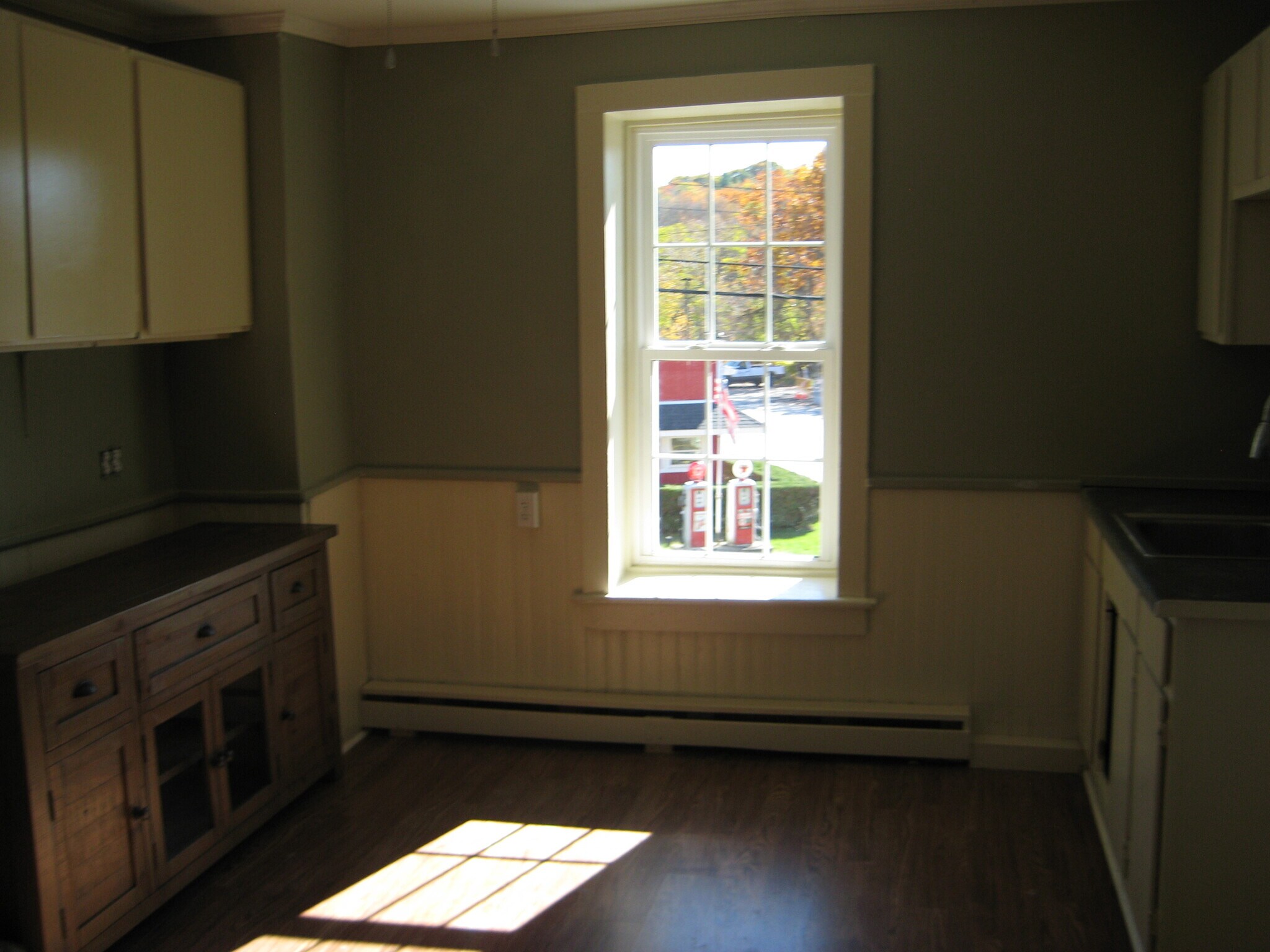 Building Photo - 166 Main St