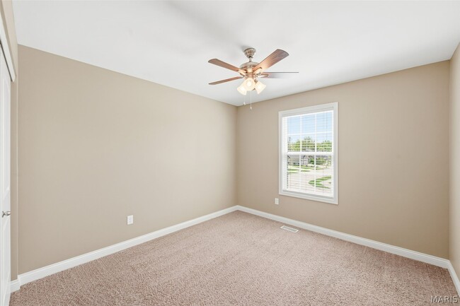 Building Photo - 305 Shadow Trace Dr