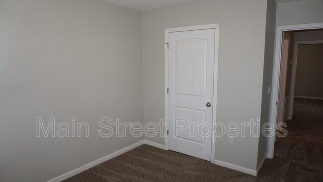 Building Photo - 2219 Waltham St