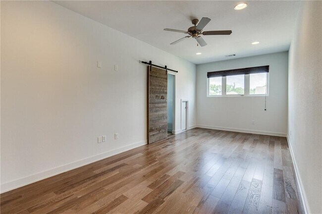 Building Photo - 612 S 58th Ct