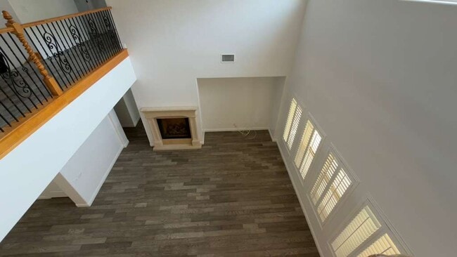 Building Photo - A Perfect Blend of Luxury, Comfort & Style