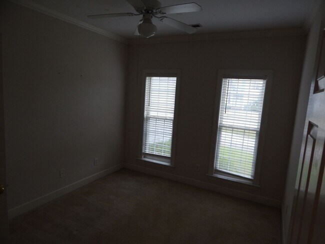 Building Photo - 3 Bedroom 2 bath in The Cape- Community Pool.