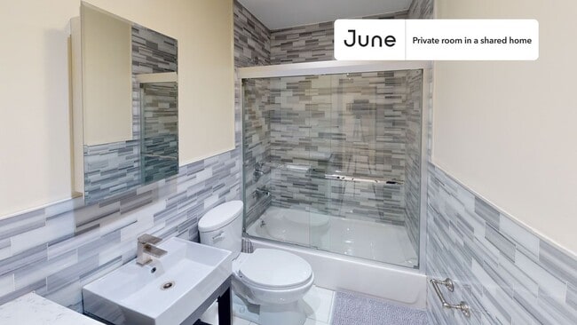 Building Photo - Room in Shared 6 bed/3 bath home