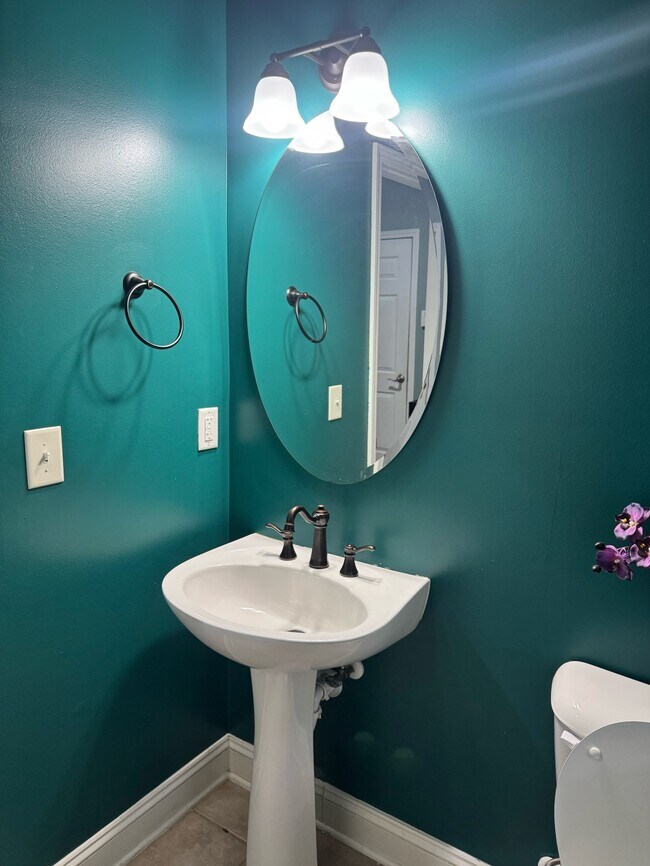 Building Photo - 512 War Admiral Ct