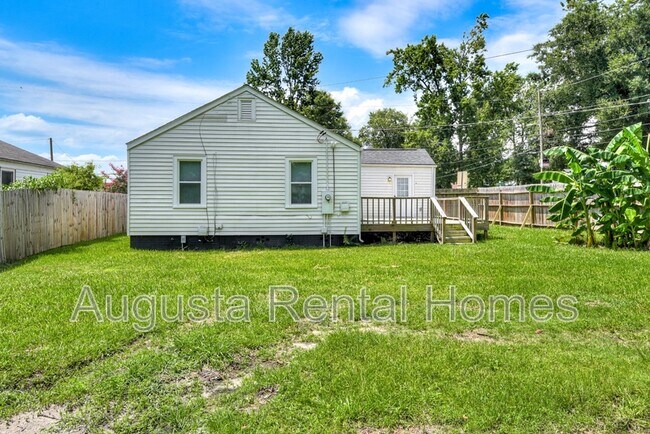 Building Photo - 1811 McDowell St