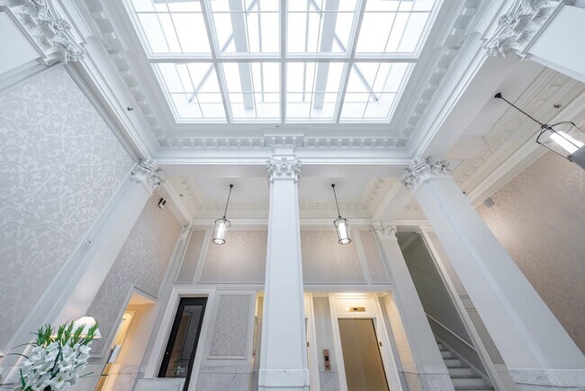 Building Photo - 19 Beacon St