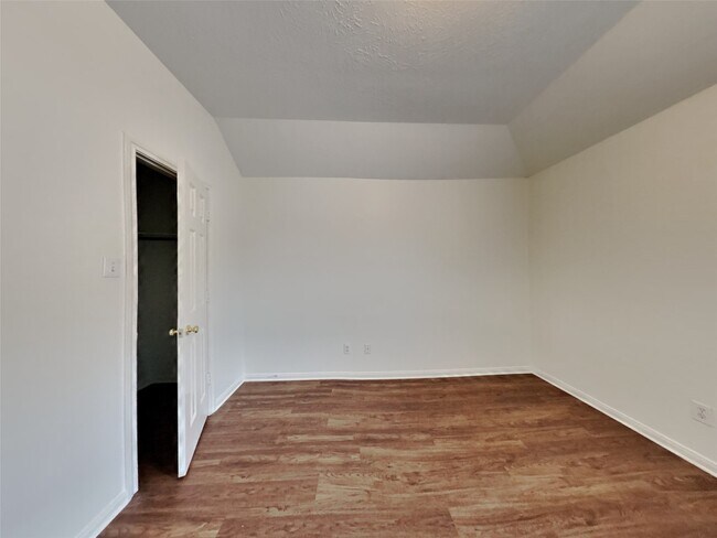Building Photo - 4428 Blossomwood Dr