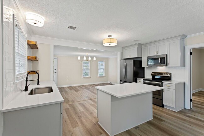 Kitchen - 22 Tubbs Mountain Rd