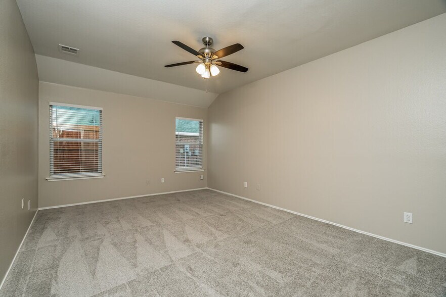 Building Photo - 904 Nancy Dr
