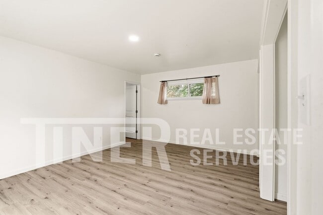 Building Photo - 6218 Stanley Ave