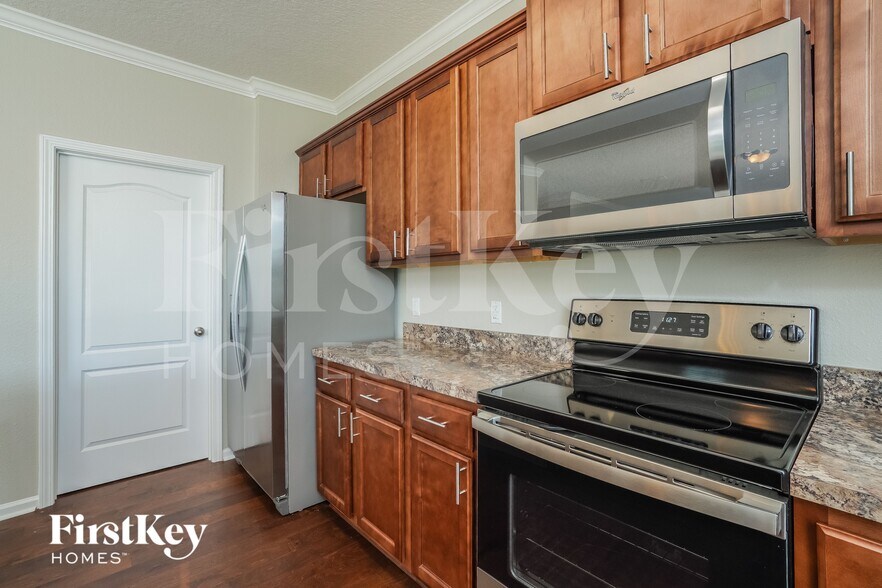 Building Photo - 1958 Rock Springs Way