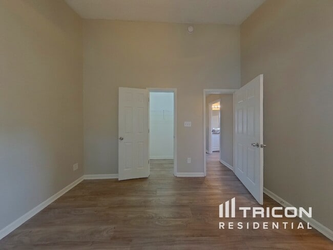 Building Photo - 1134 Summit Hills Dr