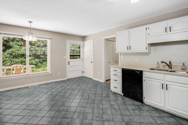 Building Photo - 102 Arbor Ln