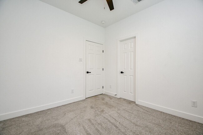 Building Photo - 9734 Pelsey St